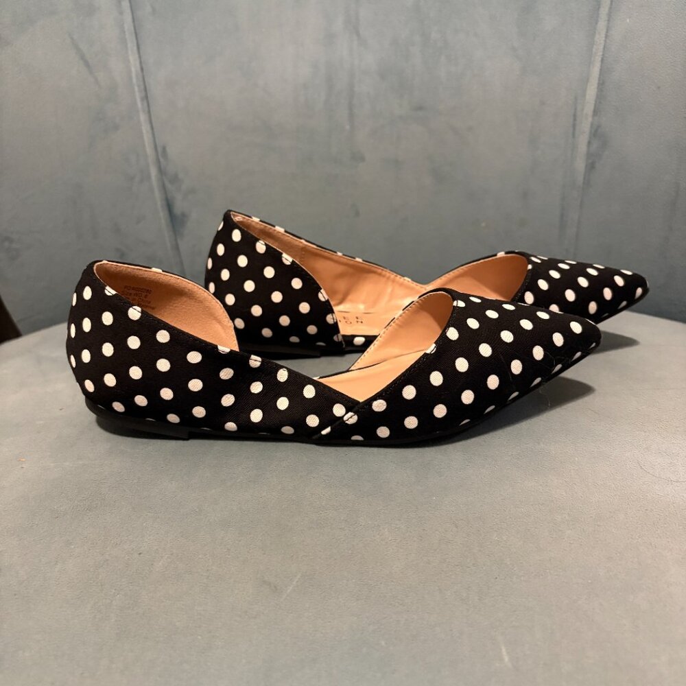 Journee Collection 6 Polka Dot Pointed Flats